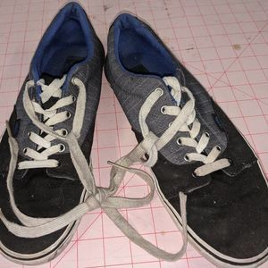 VANS Canvas Skate Sneaks SZ10 Black Gray Pinstripe